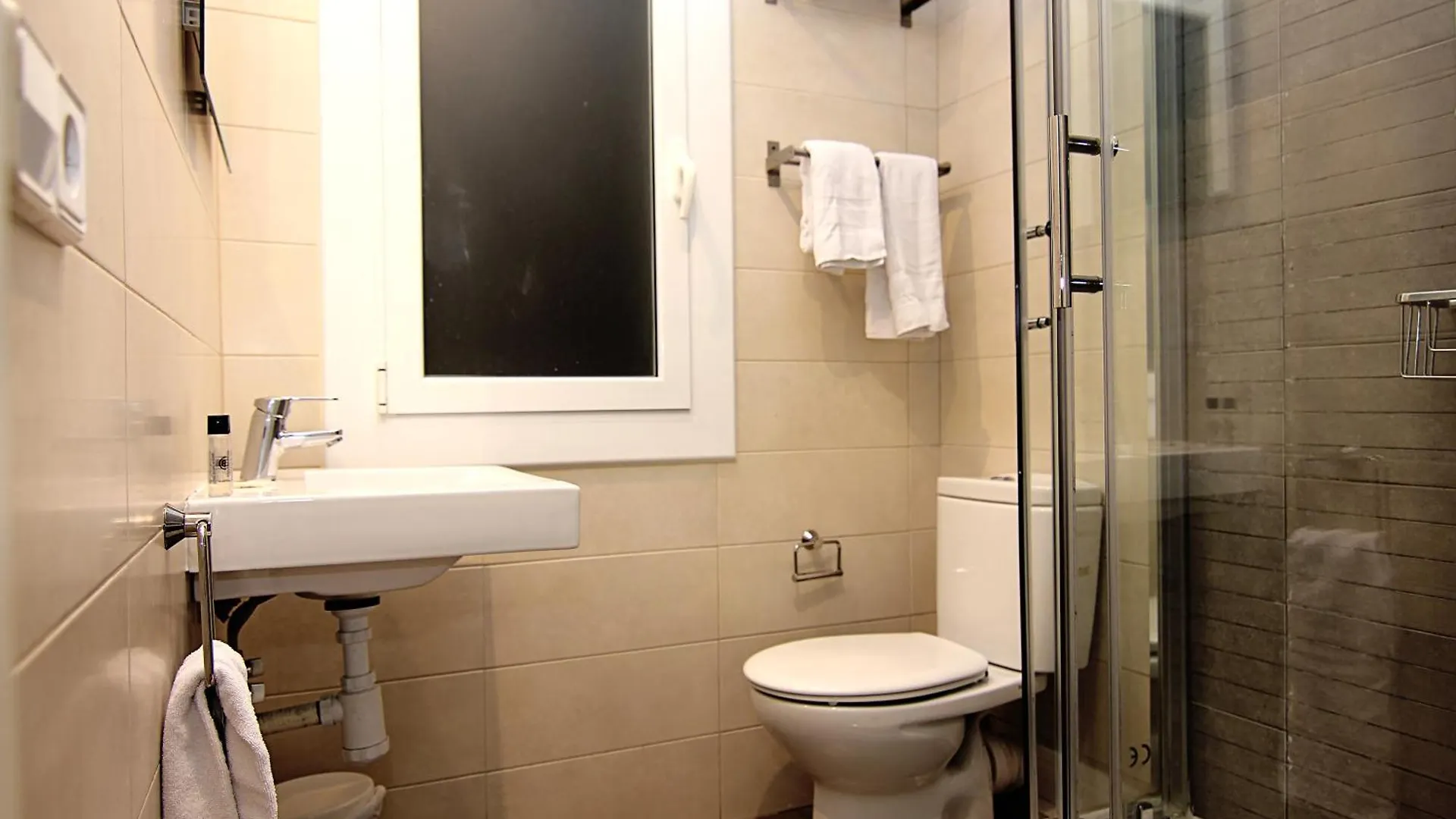 Homenfun Barcelona Hospital Clinic Apartment